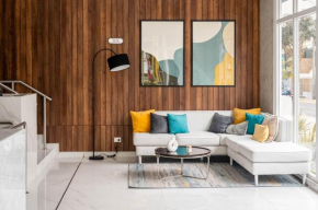 Beautiful Space in Miraflores 3BR 2Bths Exclusive King Bed Suite and Parking